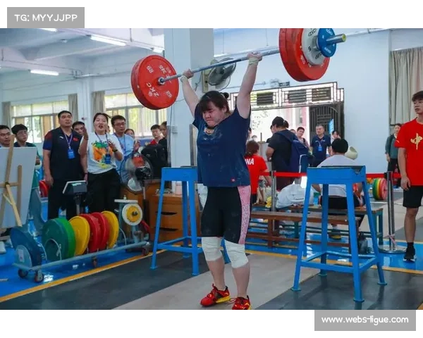 个人进行抓举、挺举、总成绩比赛，全程稳定发挥